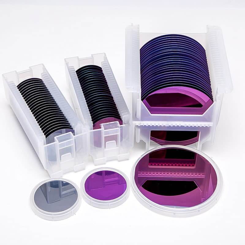 Silicon wafer 4inch P Type(100) SiN on SiO₂ Substrate in storage containers, showcasing high-quality materials.